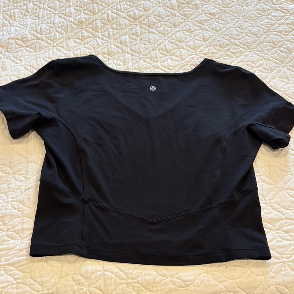 Lululemon Black Fitted Crop T-Shirt with Crew Neck and Short Sleeves